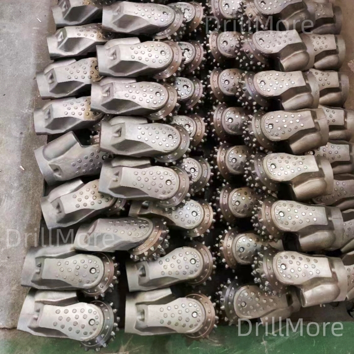 Roller bit for hard rock drilling in piling work